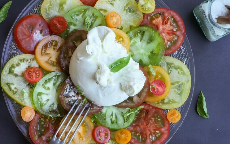 salad, food, burrata, healthy, lunch, tomatoes, basilic, flatlay